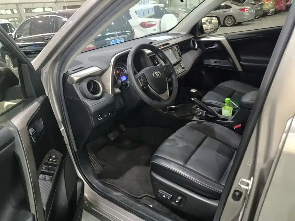 Toyota RAV4 — миниатюра 16