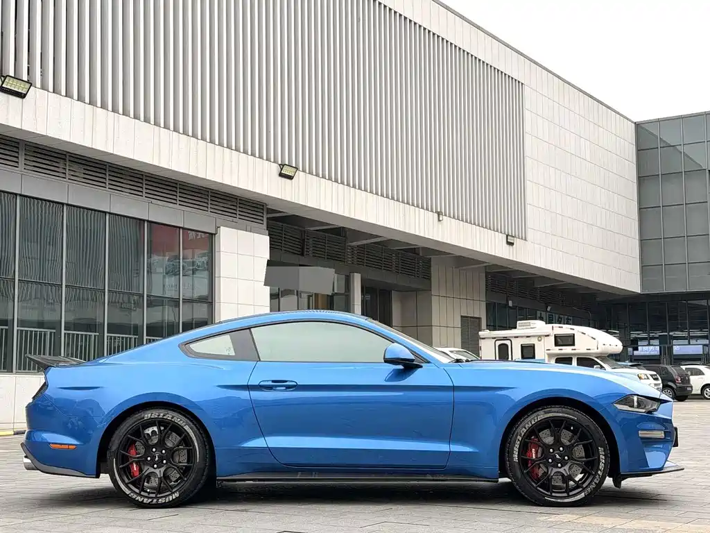 Ford Mustang — миниатюра 4