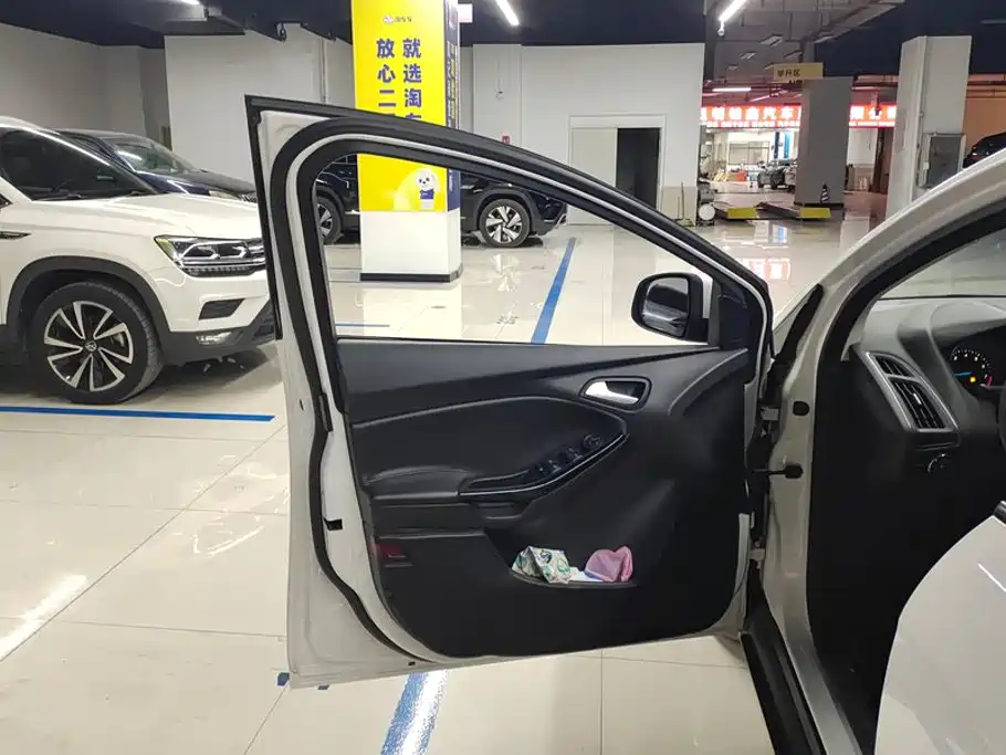 Ford Focus — миниатюра 7