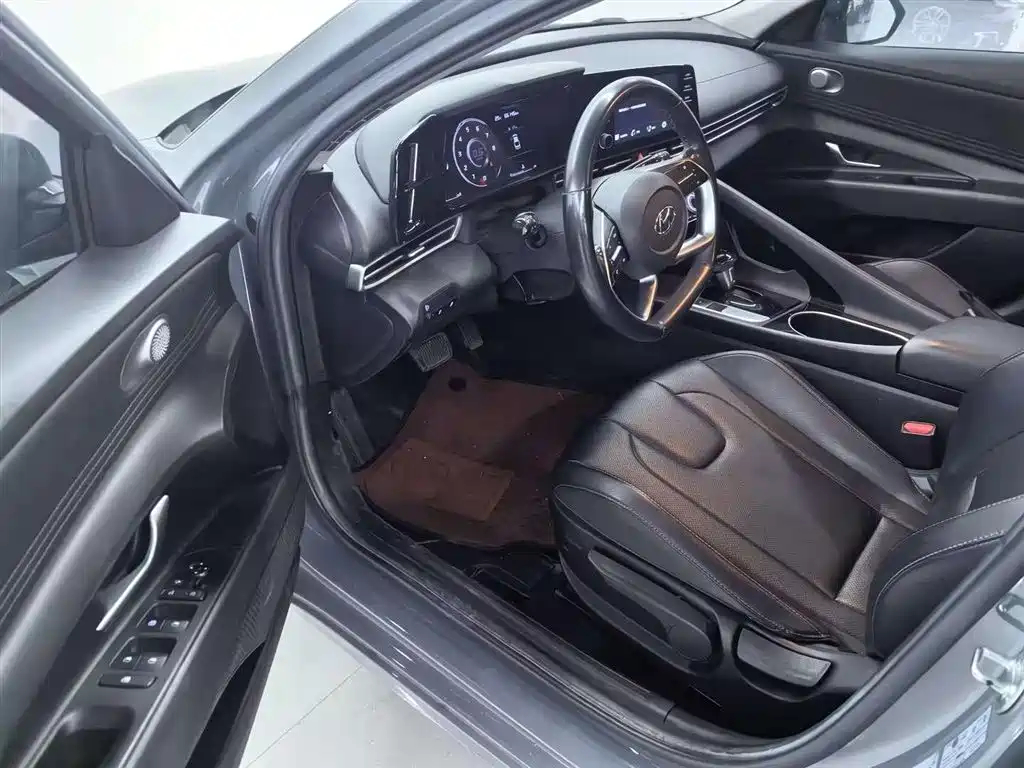 Hyundai Elantra — миниатюра 12