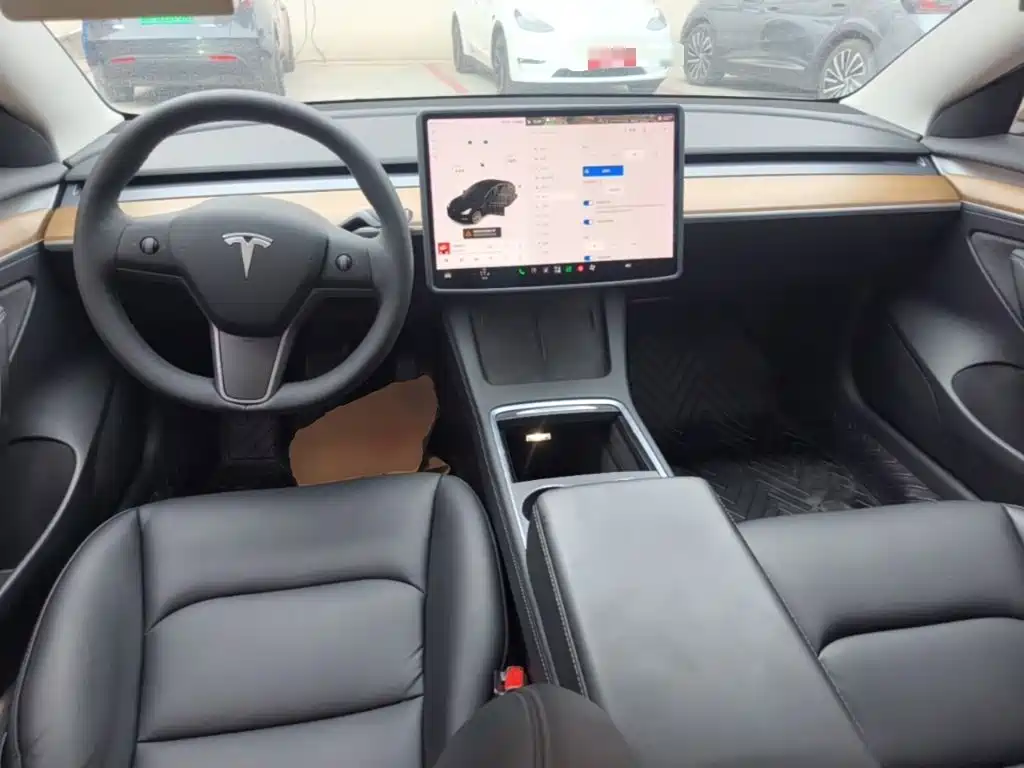 Tesla Model 3 — миниатюра 10