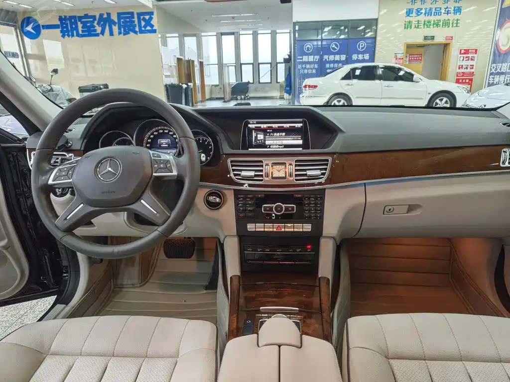Mercedes-Benz E-Class — миниатюра 17