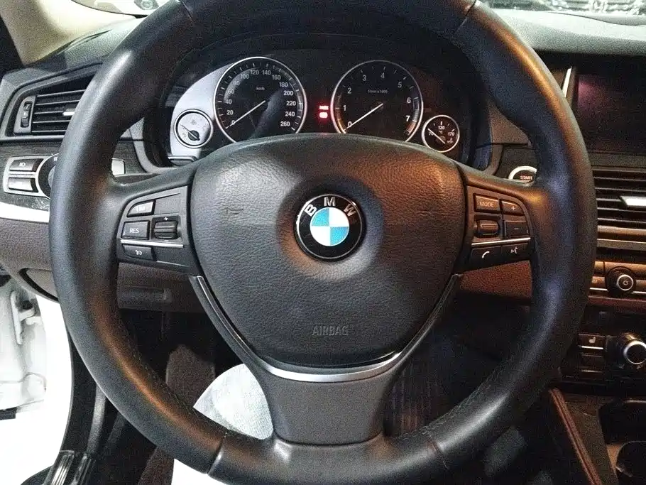 BMW 5 Series — миниатюра 15