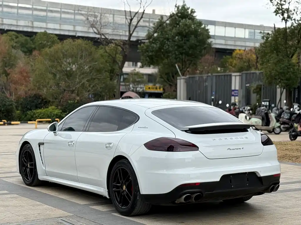 PORSCHE PANAMERA