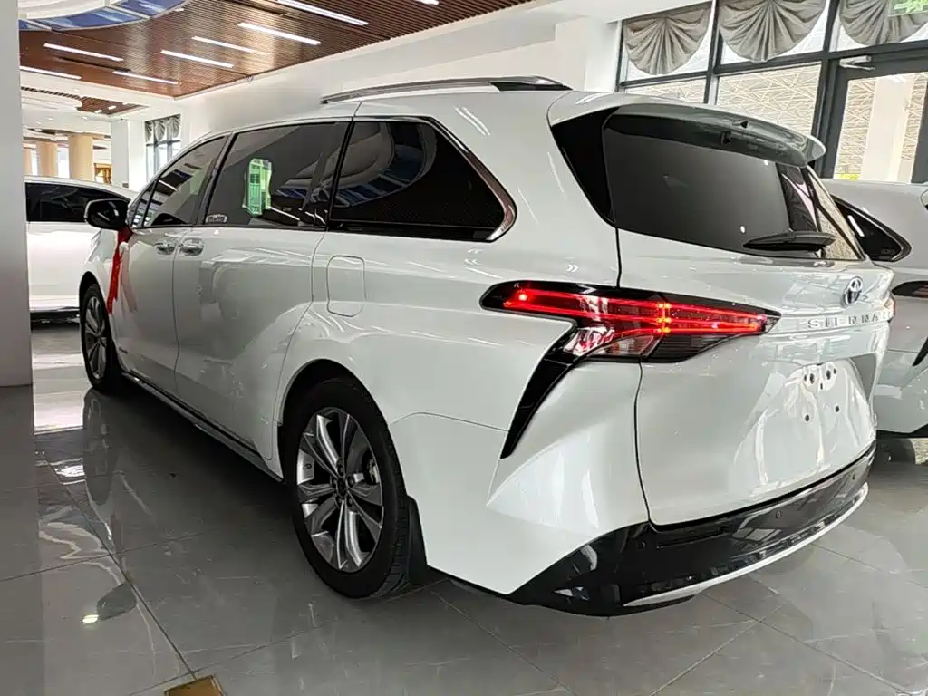 Toyota Sienna — миниатюра 5