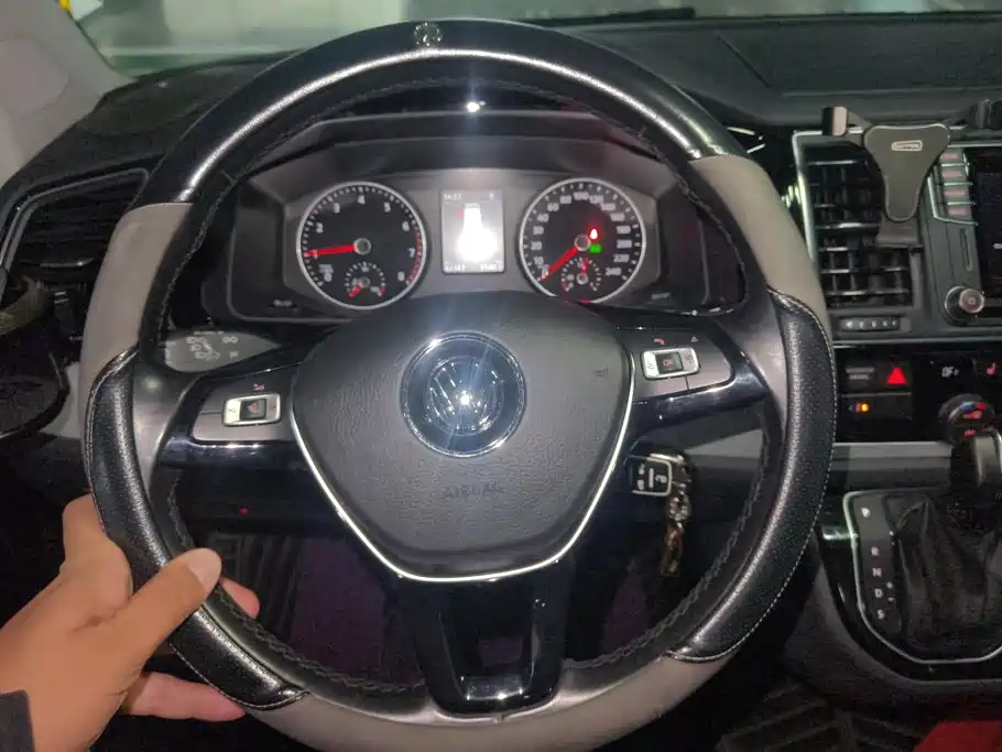 Volkswagen Multivan — миниатюра 15