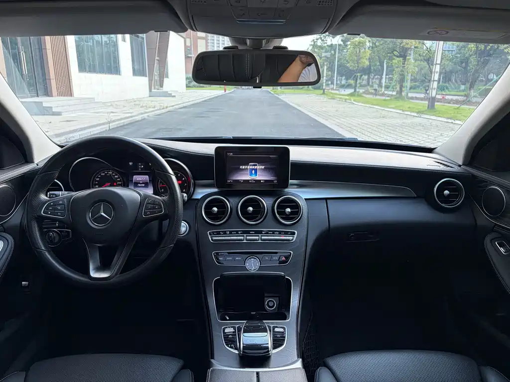 Mercedes-Benz C-Class — миниатюра 6