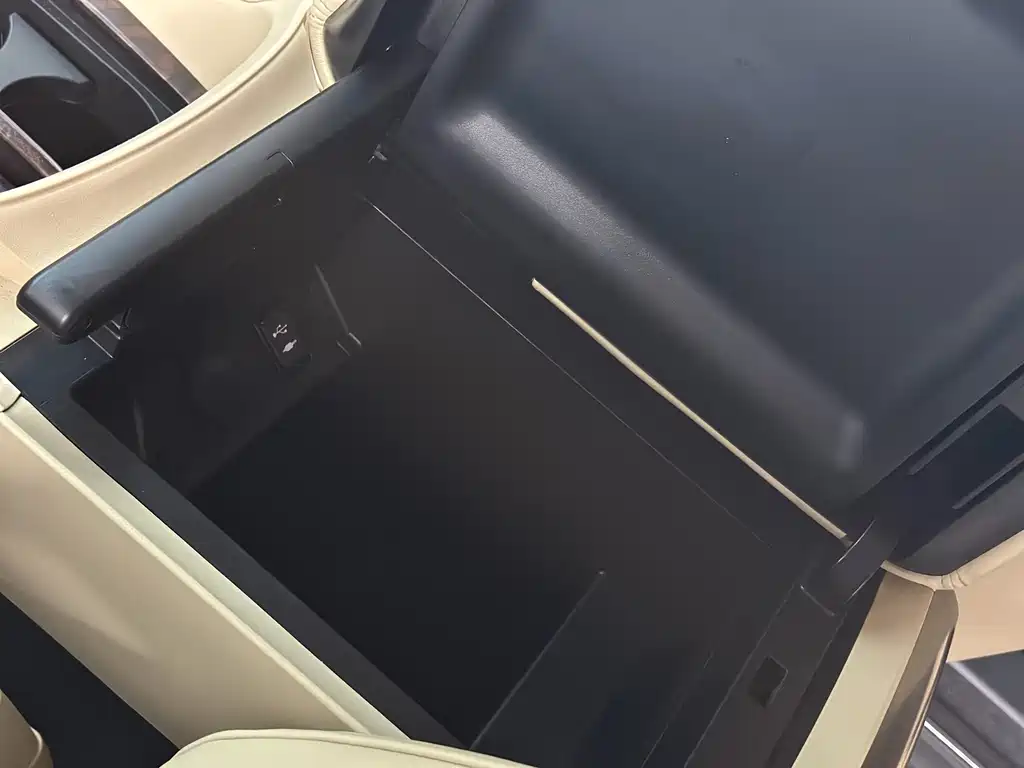 Toyota Alphard — миниатюра 13