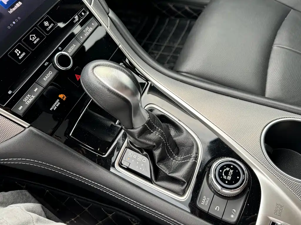 Infiniti Q50L — миниатюра 10