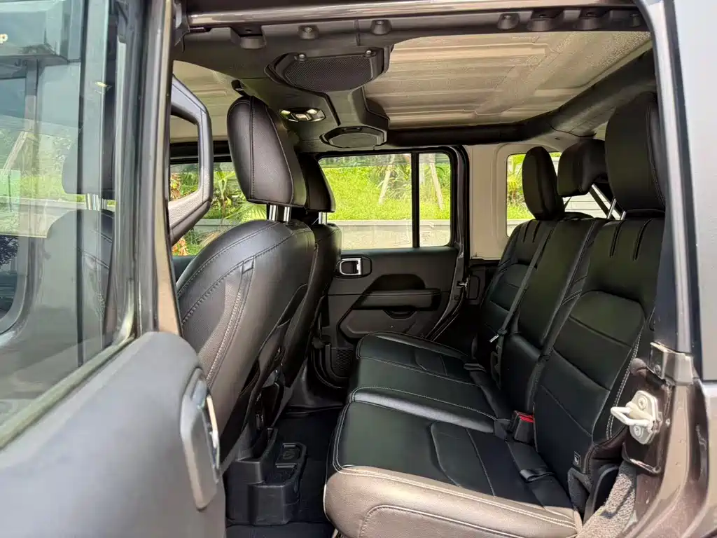 Jeep Wrangler PHEV — миниатюра 10