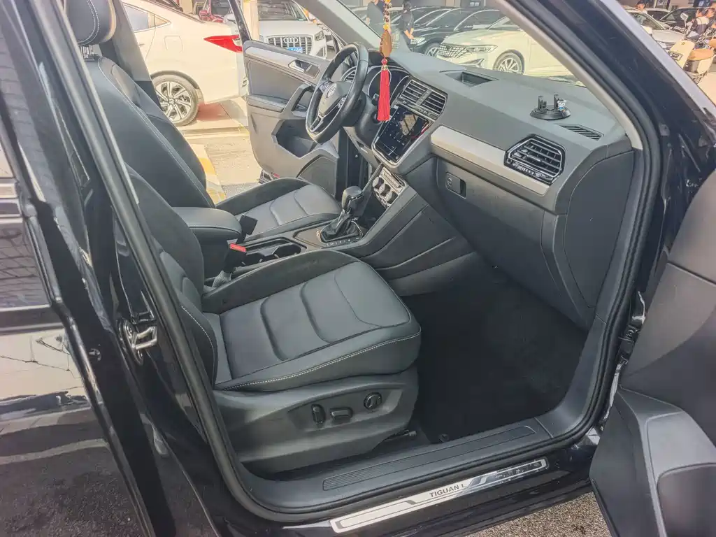 Volkswagen Tiguan L — миниатюра 7