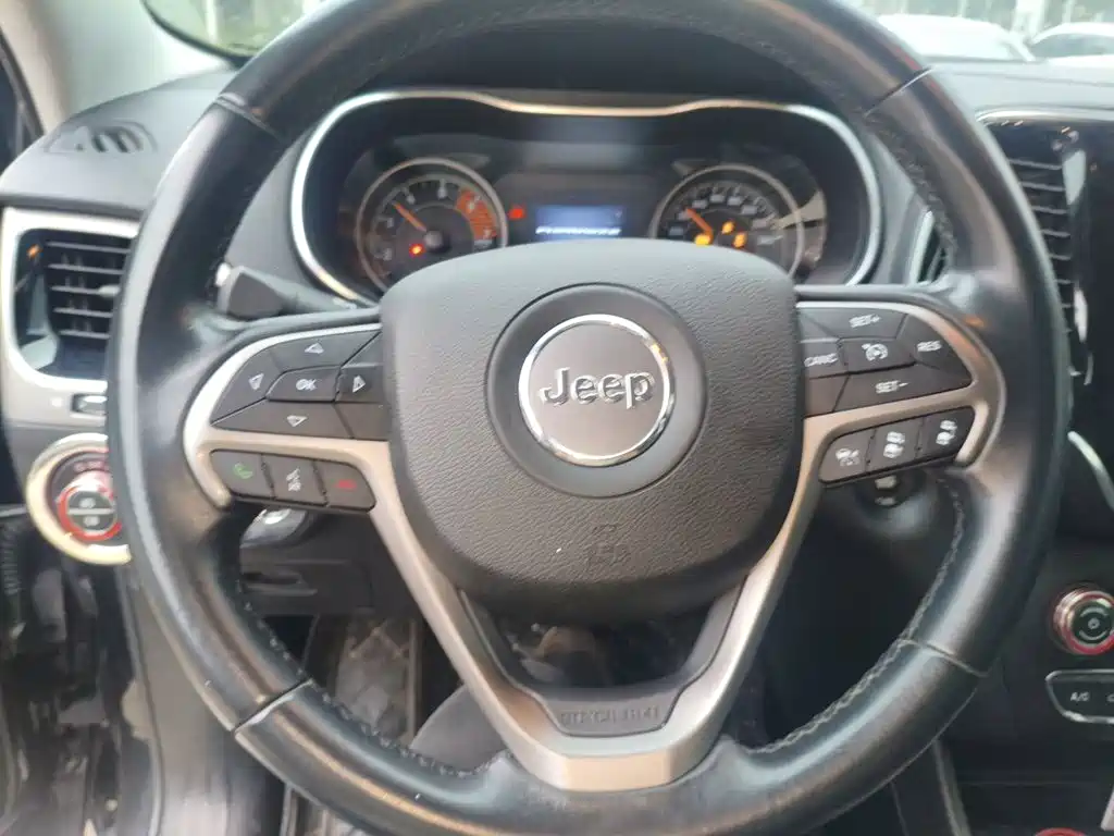 Jeep Cherokee — миниатюра 11