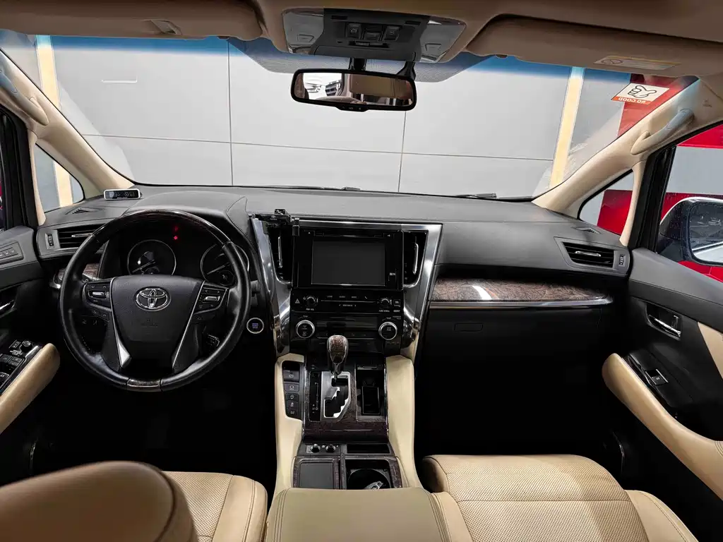 Toyota Alphard — миниатюра 30
