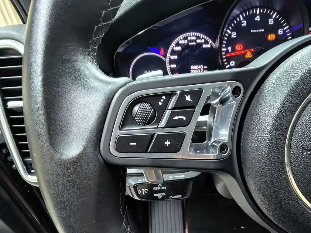 Porsche Cayenne — миниатюра 16