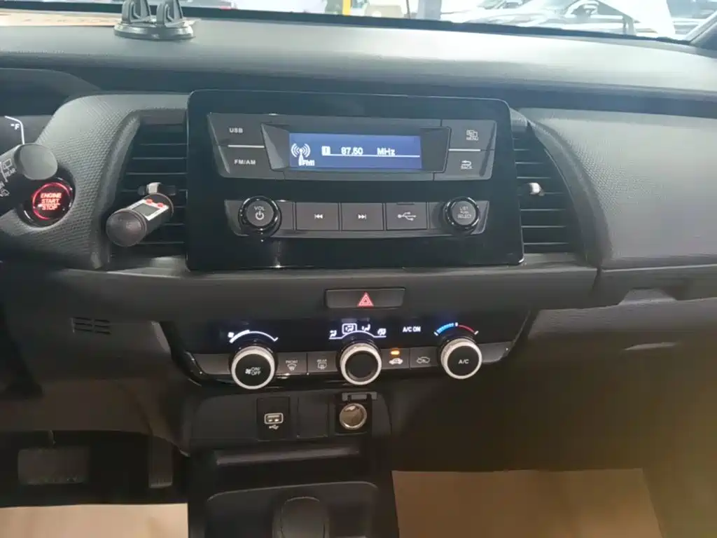 Honda Fit — миниатюра 13