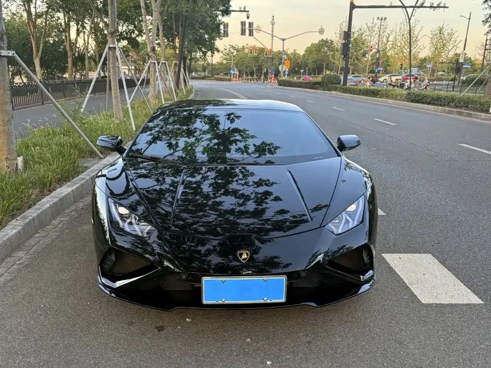 LAMBORGHINI HURACÁN