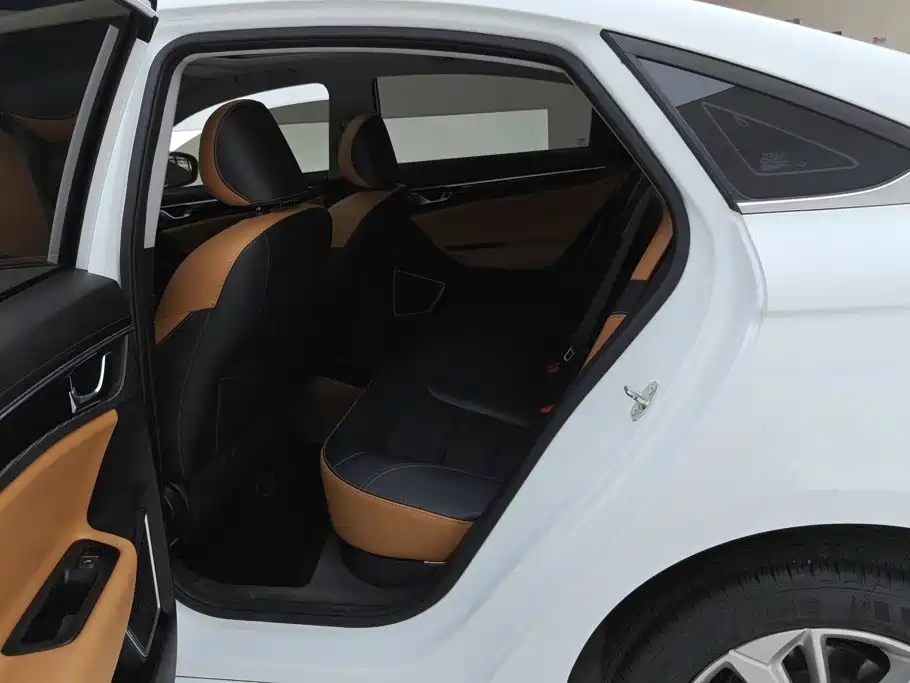 Geely Emgrand GL — миниатюра 11