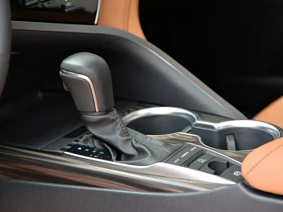 Toyota Camry — миниатюра 8