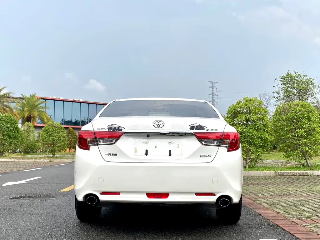 Toyota Reiz — миниатюра 7