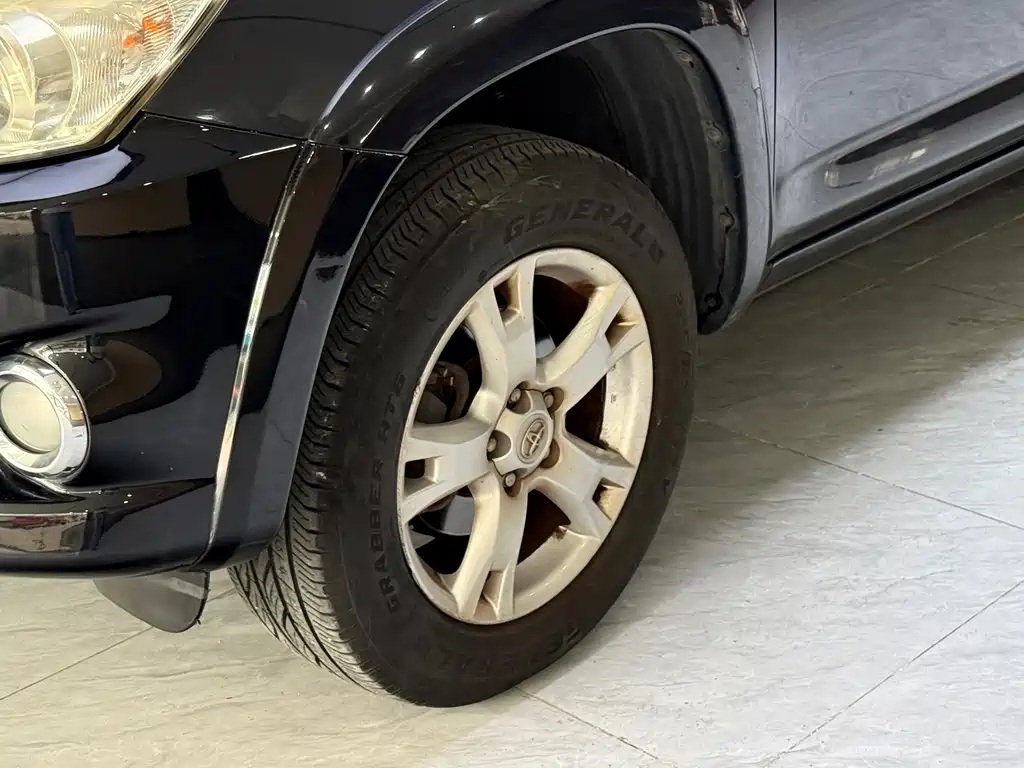 Toyota RAV4 — миниатюра 6