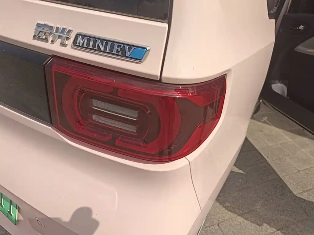 Wuling MINIEV — миниатюра 8