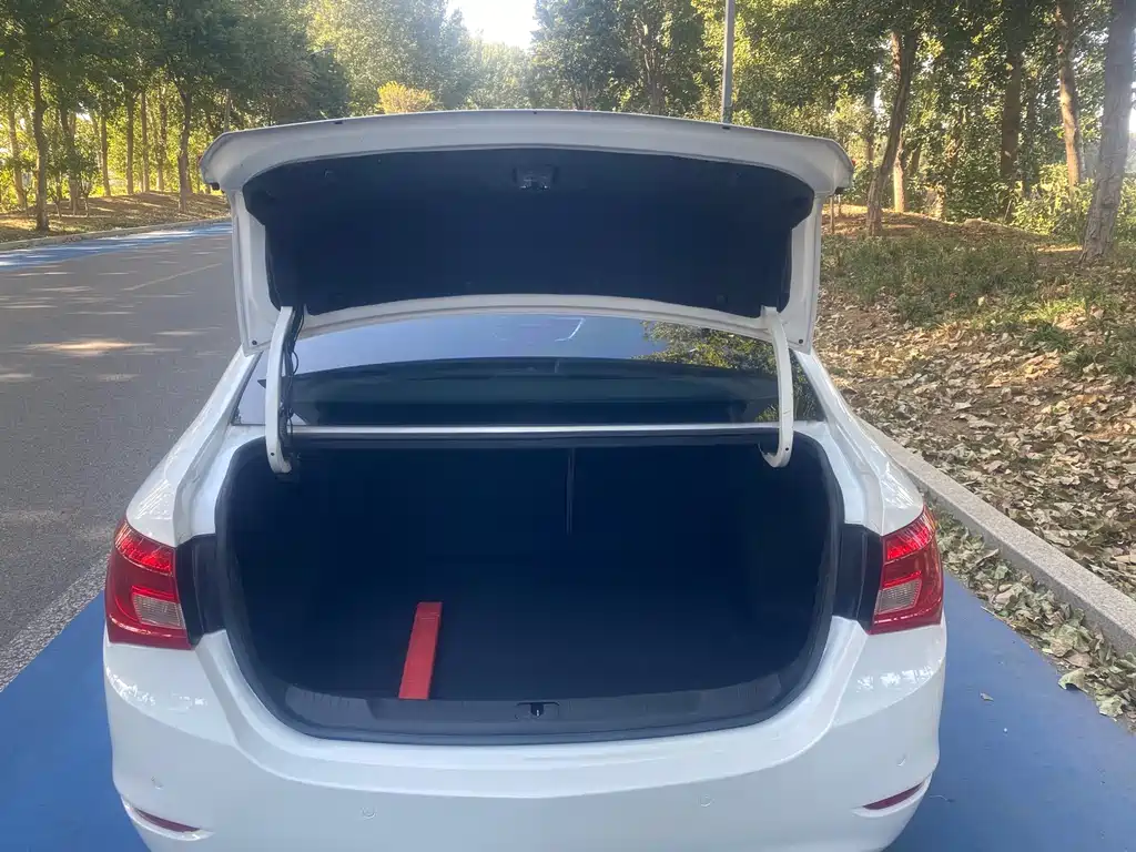 Buick Excelle — миниатюра 9