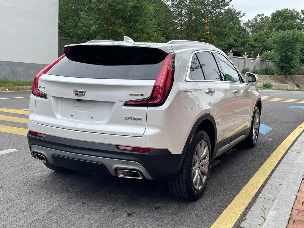 CADILLAC XT4