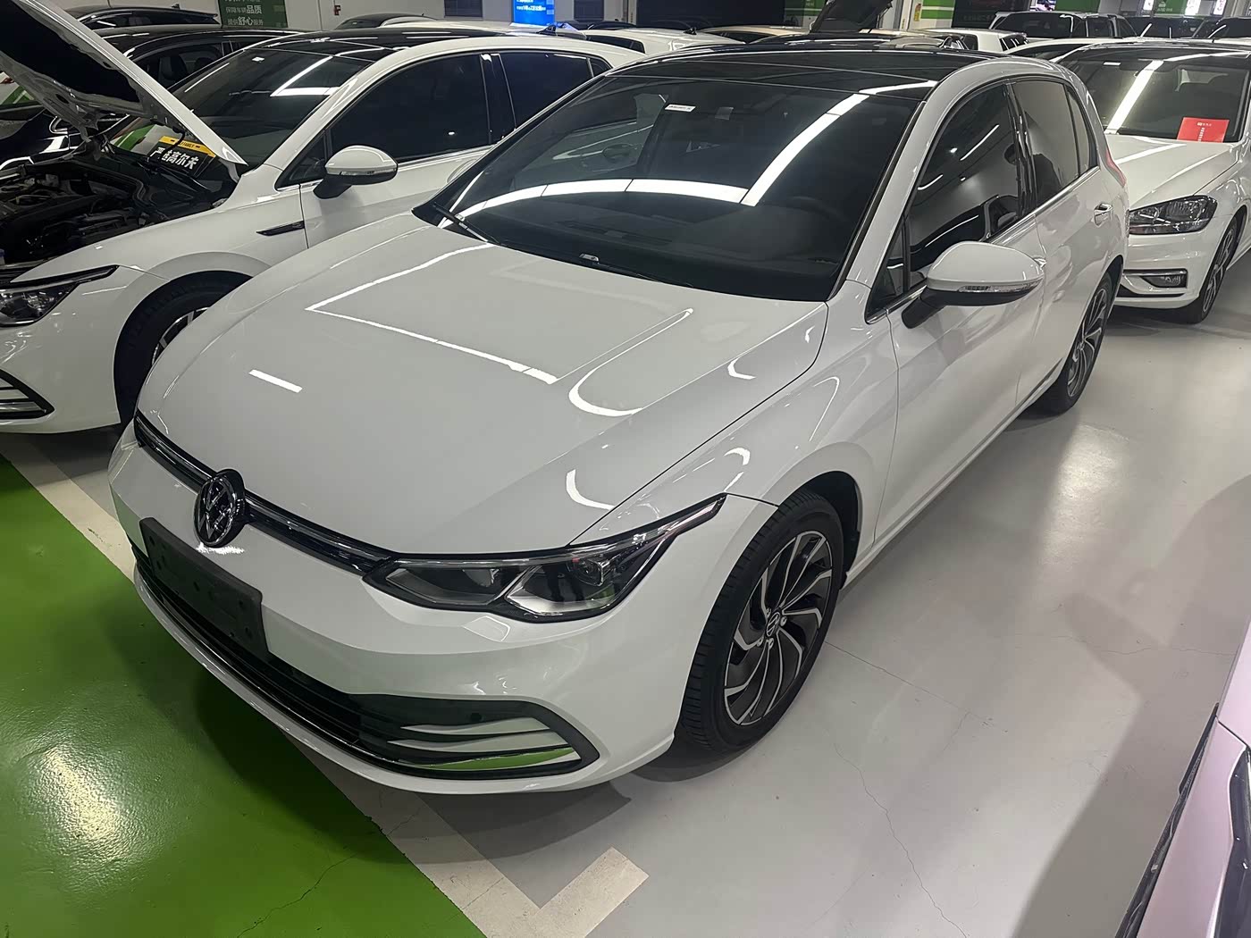 Volkswagen Golf 1.4 л 2022 г. Белый, пробег 30000 км