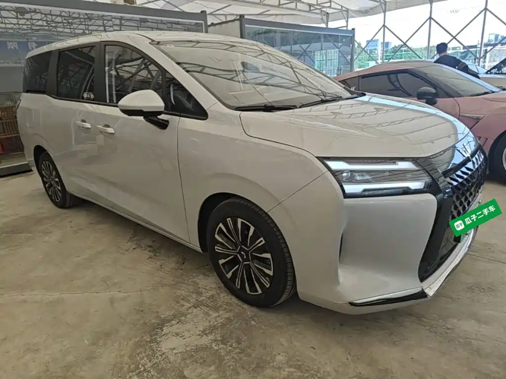 Wuling Xingguang 730 New Energy — миниатюра 4