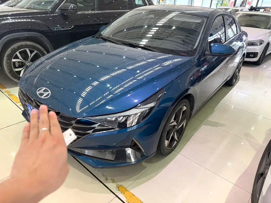 Hyundai Elantra 2022
