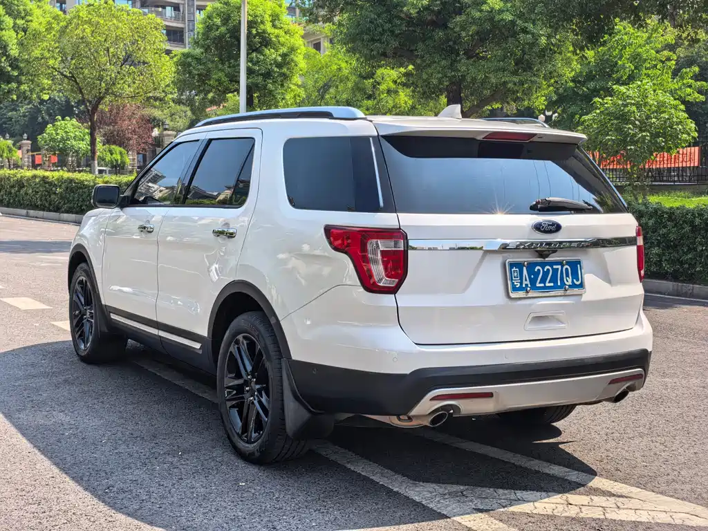 Ford Explorer (Import) — миниатюра 10