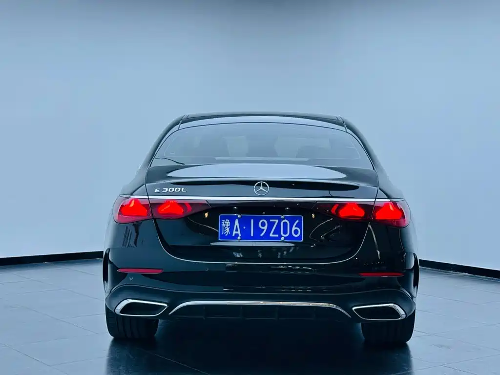 Mercedes-Benz E-Class — миниатюра 4