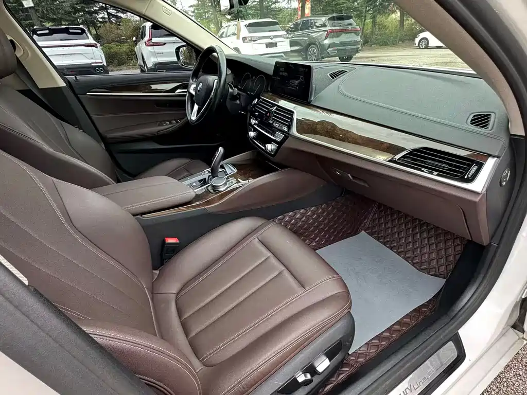 BMW 5 Series — миниатюра 6