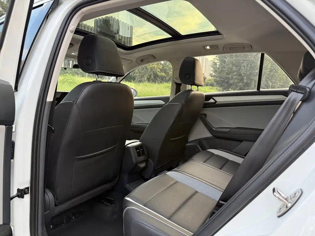 Volkswagen T-Roc — миниатюра 6