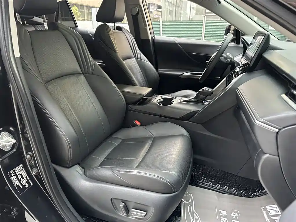 Toyota Harrier 2022 2.5L CVT Luxury