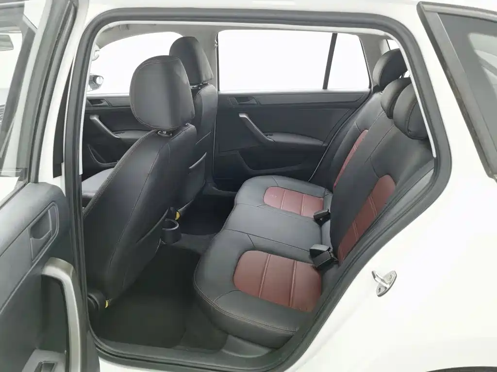 Skoda Rapid Spaceback — миниатюра 15