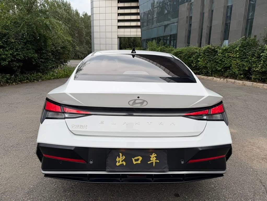Hyundai Elantra 1.5 л 2024 г. Белый, пробег 45000 км