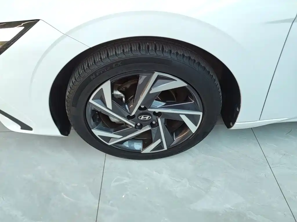 Hyundai Elantra — миниатюра 23
