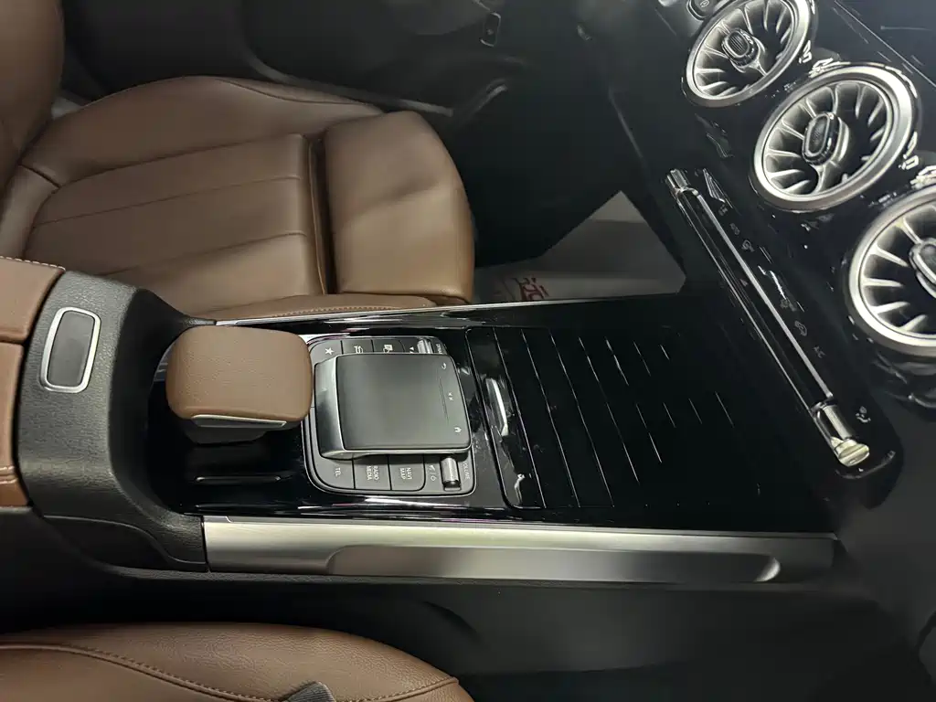 Mercedes-Benz GLB — миниатюра 9