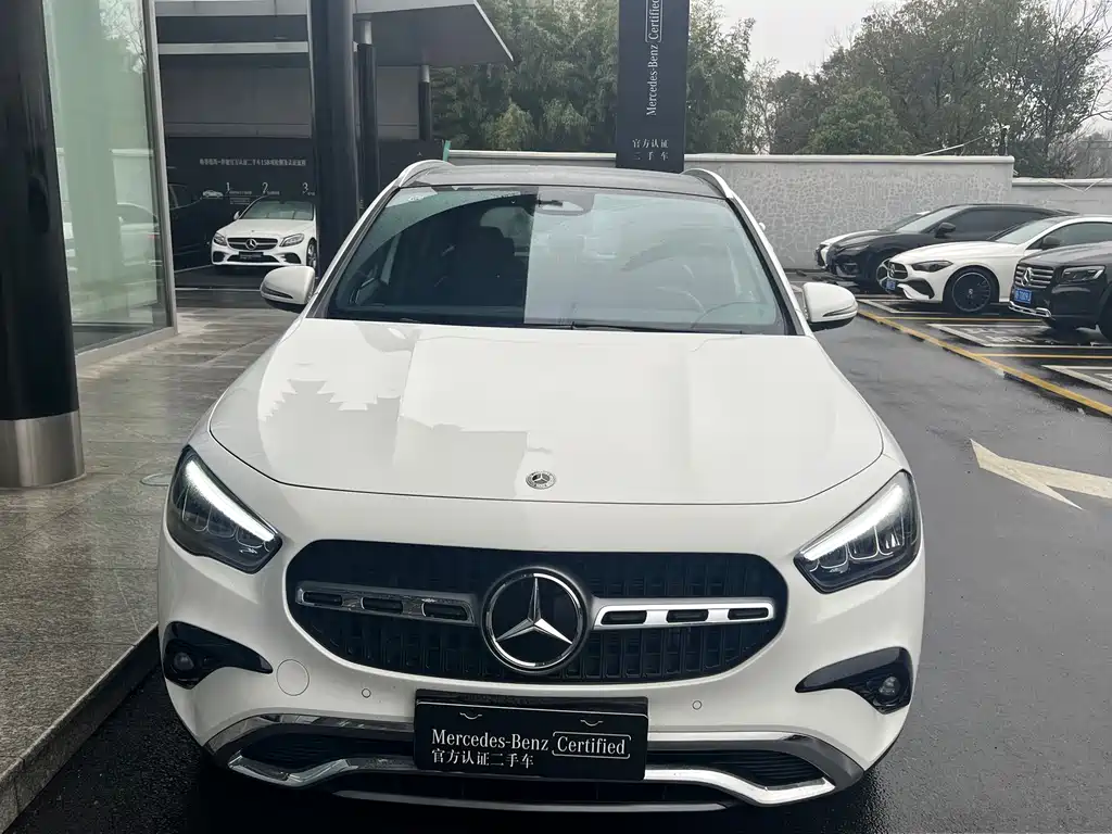 MERCEDES-BENZ GLA