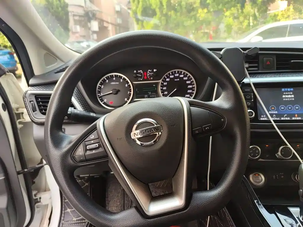Nissan Bluebird — миниатюра 3