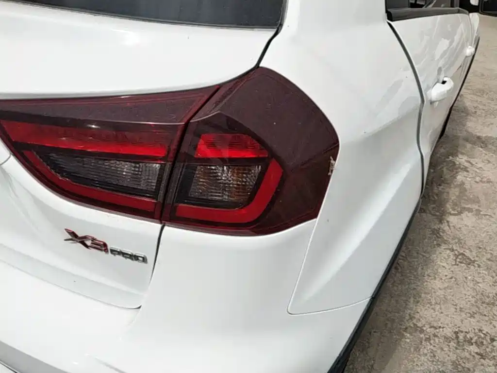 Geely Vision X3 — миниатюра 8