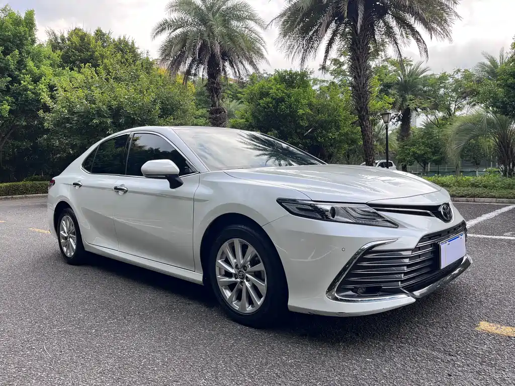 Toyota Camry — миниатюра 3