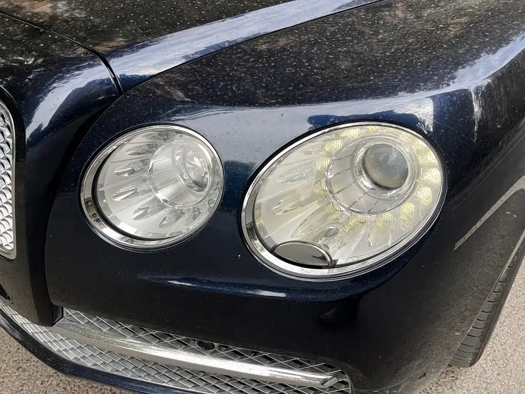 Bentley Flying Spur — миниатюра 23