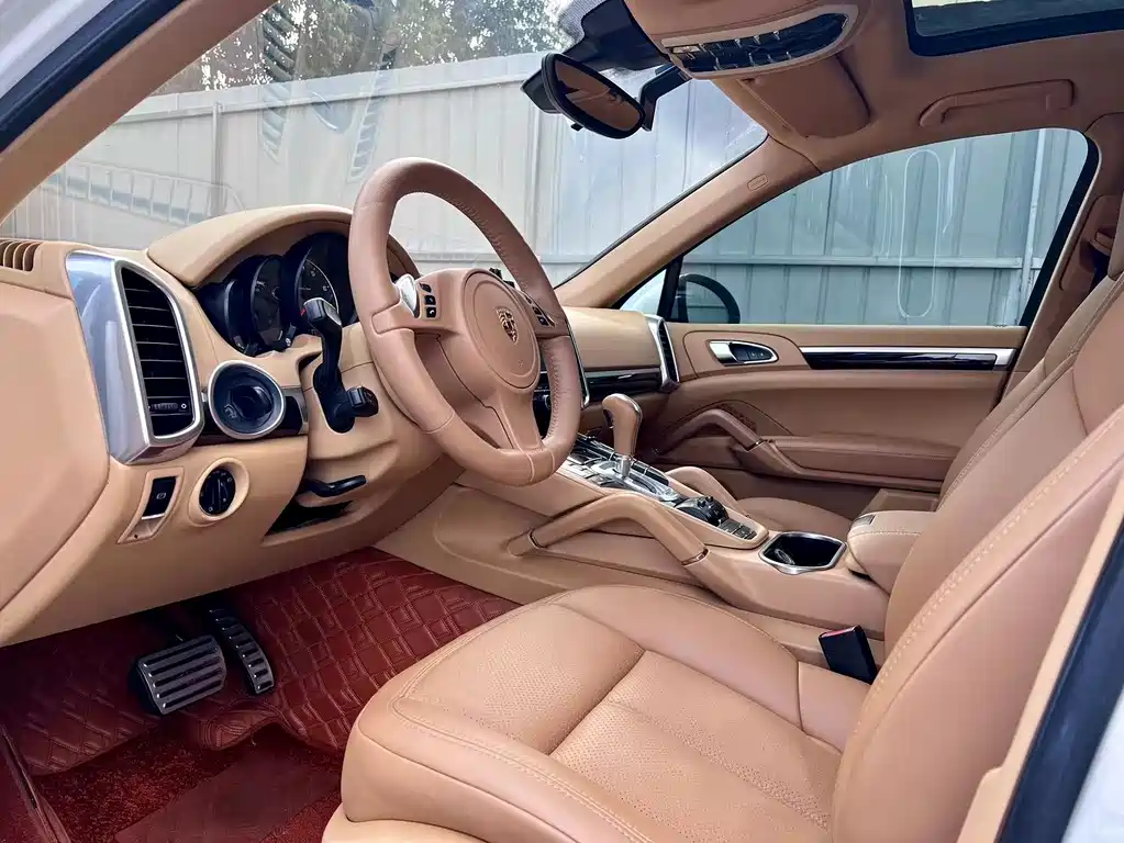 Porsche Cayenne — миниатюра 9