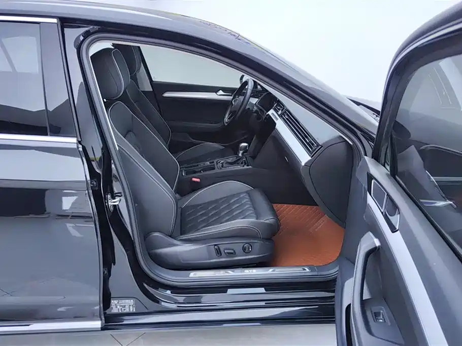 VOLKSWAGEN MAGOTAN GTE PLUG IN HYBRID