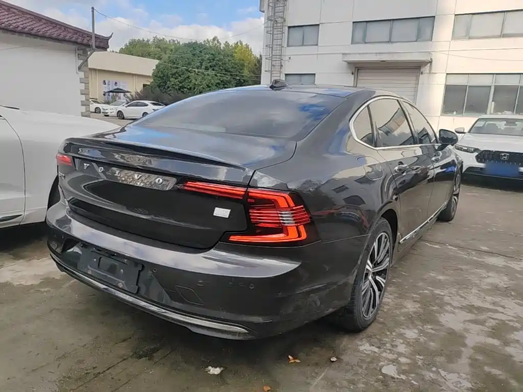 Volvo S90 PHEV — миниатюра 7