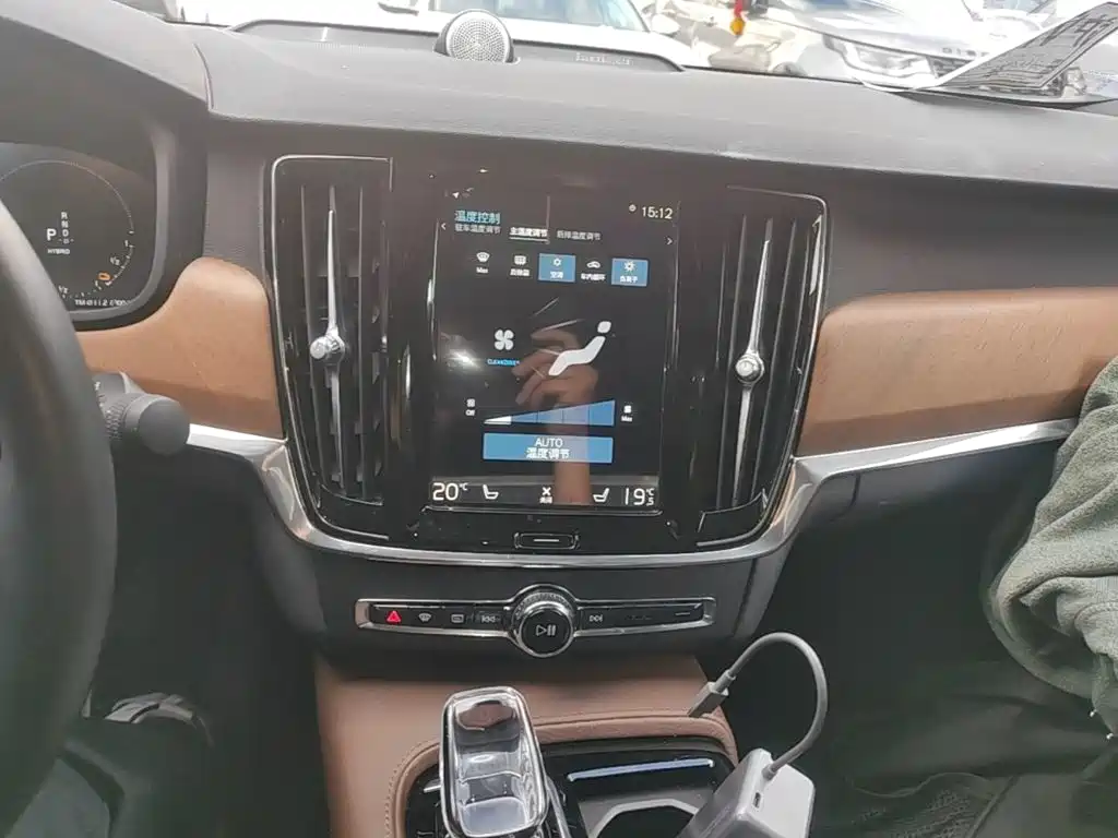 Volvo S90 PHEV — миниатюра 13