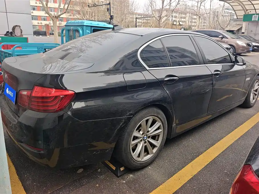 BMW 5 SERIES