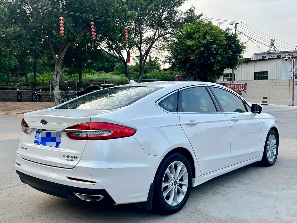 Ford Mondeo — миниатюра 6